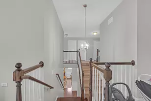 16W674 Hawthorne Ct, Willowbrook, IL 60527 - Photo 13
