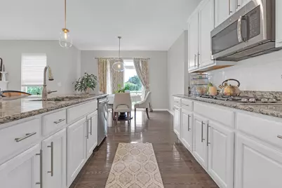 16W674 Hawthorne Court, Willowbrook, IL 60527 - Photo 9