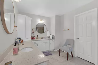 16W674 Hawthorne Court, Willowbrook, IL 60527 - Photo 17