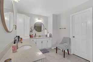 16W674 Hawthorne Ct, Willowbrook, IL 60527 - Photo 17