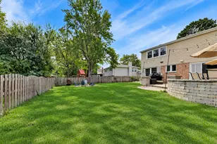 3331 Maple Leaf Dr, Glenview, IL 60026 - Photo 51