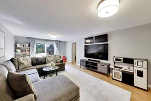 1939 Clover Rd, Northbrook, IL 60062 - Photo 15