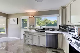 1939 Clover Rd, Northbrook, IL 60062 - Photo 11