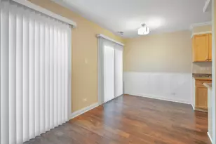 725 W Huntington Commons Rd, Mount Prospect, IL 60056 - Photo 5