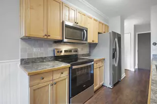 725 W Huntington Commons Rd, Mount Prospect, IL 60056 - Photo 3