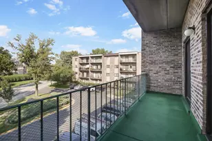725 W Huntington Commons Rd, Mount Prospect, IL 60056 - Photo 15
