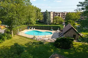 725 W Huntington Commons Rd, Mount Prospect, IL 60056 - Photo 19