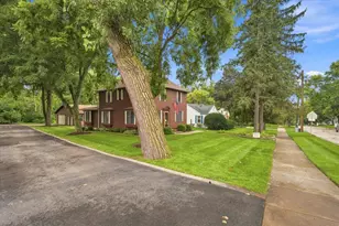218 Laurel St, Batavia, IL 60510 - Photo 3