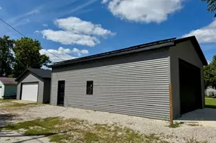 506 W Reynolds St, Pontiac, IL 61764 - Photo 3
