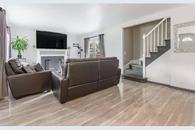 301 W Lonnquist Boulevard, Mount Prospect, IL 60056 - Photo 3