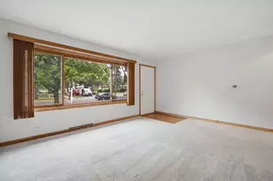 531 Cambridge Rd, Des Plaines, IL 60016 - Photo 7