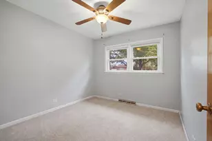 531 Cambridge Rd, Des Plaines, IL 60016 - Photo 21