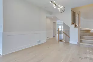 5748 W Eastwood Ave, Chicago, IL 60630 - Photo 13
