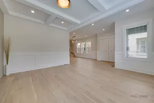 5748 W Eastwood Ave, Chicago, IL 60630 - Photo 9