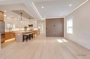 5748 W Eastwood Ave, Chicago, IL 60630 - Photo 19