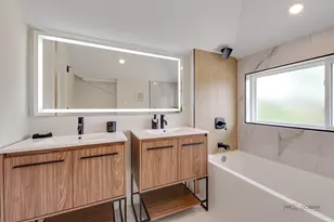 5748 W Eastwood Ave, Chicago, IL 60630 - Photo 33