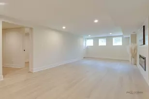 5748 W Eastwood Ave, Chicago, IL 60630 - Photo 35