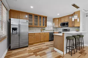 9421 Kelvin Ln, Schiller Park, IL 60176 - Photo 3
