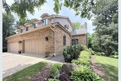 640 Walnut Oaks Drive, Roselle, IL 60172 - Photo 1
