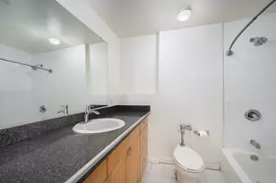 300 N State St, Chicago, IL 60654 - Photo 11