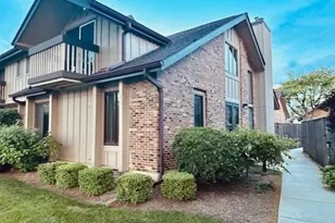 12 Kent Ct, Willowbrook, IL 60527 - Photo 1