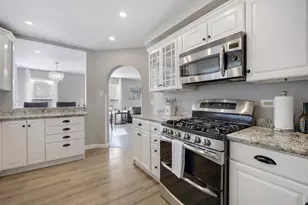 1603 Reading Cir, Carpentersville, IL 60110 - Photo 9