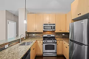 123 S Green St, Chicago, IL 60607 - Photo 7