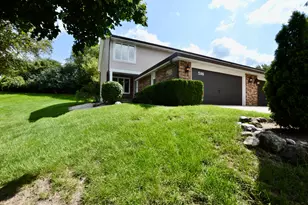 516 N Thornwood Dr, McHenry, IL 60050 - Photo 1