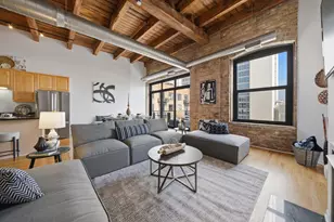 520 W Huron St, Chicago, IL 60654 - Photo 3