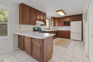 616 Blue Spruce Ln, Mundelein, IL 60060 - Photo 9