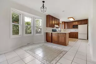 616 Blue Spruce Ln, Mundelein, IL 60060 - Photo 11