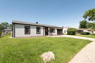 916 Mulberry Ln, Streamwood, IL 60107 - Photo 1