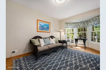 1049 Wheaton Oaks Drive, Wheaton, IL 60187 - Photo 9