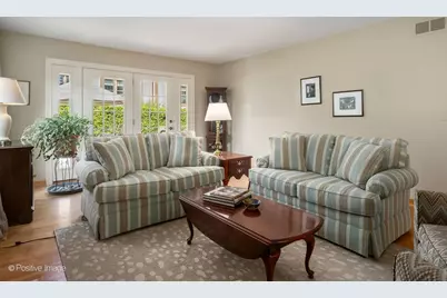 1049 Wheaton Oaks Drive, Wheaton, IL 60187 - Photo 11
