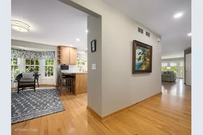 1049 Wheaton Oaks Drive, Wheaton, IL 60187 - Photo 3
