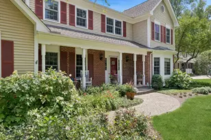 2104 Kenton Ln, Libertyville, IL 60048 - Photo 3