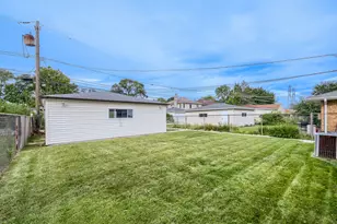 5004 Lee St, Skokie, IL 60077 - Photo 17