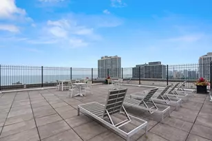 2930 N Sheridan Rd, Chicago, IL 60657 - Photo 21
