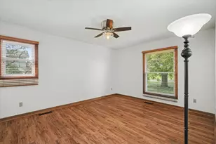 235 W 19th St, Gibson City, IL 60936 - Photo 25