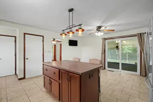 235 W 19th St, Gibson City, IL 60936 - Photo 11