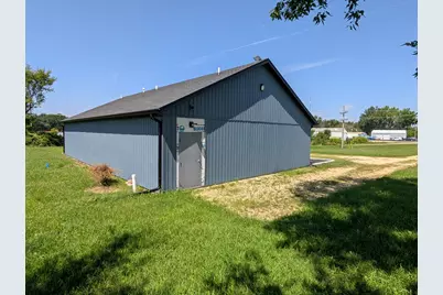 3001 W Lily Creek Road, Freeport, IL 61032 - Photo 7