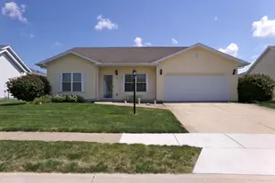 8 Liberty Ln, Clifton, IL 61727 - Photo 1