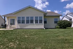 8 Liberty Ln, Clifton, IL 61727 - Photo 3
