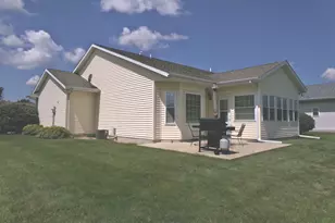 8 Liberty Ln, Clifton, IL 61727 - Photo 5
