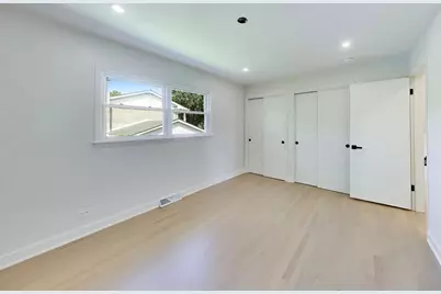 910 E Kimber Lane, Arlington Heights, IL 60005 - Photo 15