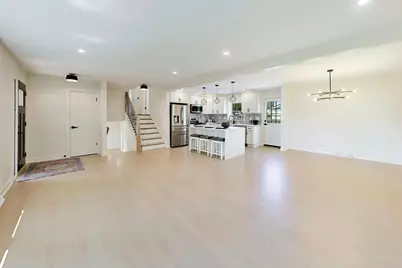 910 E Kimber Lane, Arlington Heights, IL 60005 - Photo 5