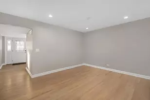 223 Willow Ln, Bloomingdale, IL 60108 - Photo 9