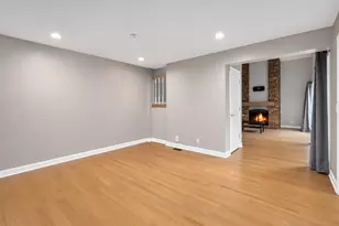 223 Willow Ln, Bloomingdale, IL 60108 - Photo 11