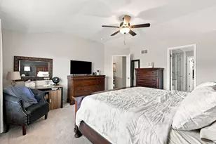 267 Garrett Cir, Carol Stream, IL 60188 - Photo 19