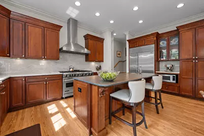 911 Queens Lane, Glenview, IL 60025 - Photo 9